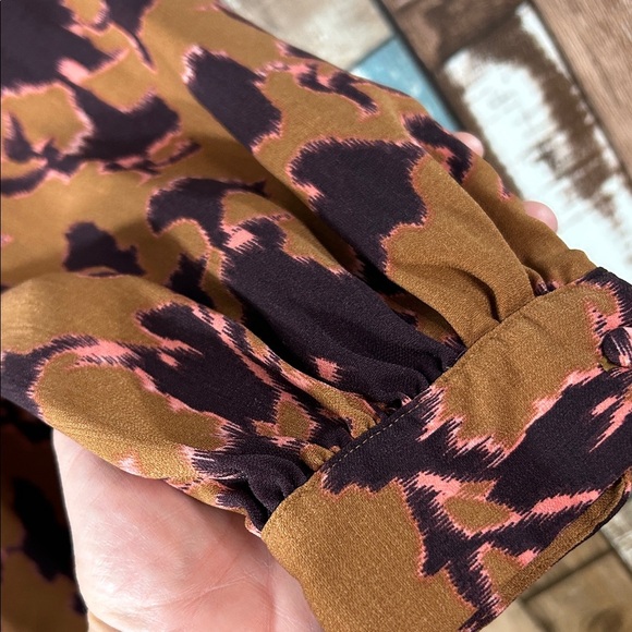 Floral Women's button down Blouse - Picture 12 of 16